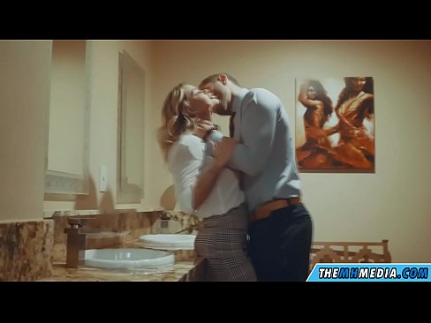 ❤️ وقتی یک بلوند بی تنه شما را در یک دستشویی عمومی اغوا می کند ☑ پورنو خانگی در fa.rexporn-com.ru ☑